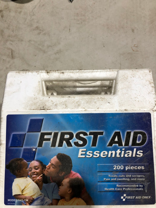 FIRST AID ESSENTIALS 200 PIECE FIRST AID KIT FAO 134PAC